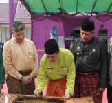 Mantan Camat Siak Era 90 an, Resmikan SMA Di Tumang Siak.