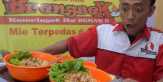 Mie Brengsek, Pedasnya Bikin Mandi Keringat
