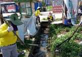 Waspada Banjir, Dinas PUPR Kerahkan 'Pasukan Kuning' Membersihkan Drainase