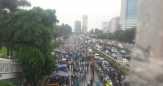 Massa Aksi 212 Penuhi Depan Gedung DPR