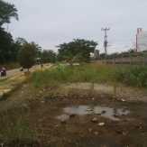Warga Kesal Karena Ruas Jalan Rusak