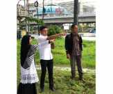 Percantik Wajah Kota, Dinas PUPR Pekanbaru Bersihkan Taman Patung Kuda