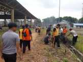 HUT ke-73 Bhayangkara, Personil Polres Kuansing Gotong-royong Bersihkan Pasar