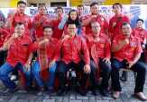 Penyerahkan SK PBB DPC Kota Medan