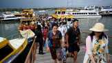 Bali Waspadai Corona, Ribuan Turis China Bakal Dipulangkan