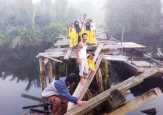 Jembatan Ambruk, Warga Tak Bisa Melintas