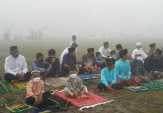 Memprihatinkan, Warga Pekanbaru Salat Id di Tengah Asap
