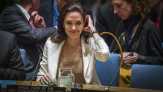 Angelina Jolie Kini Menyandang Sebutan Profesor