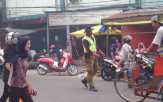 Relawan Pengatur Lalin di Tembilahan, Tak Kapok Mesti Sering Ditabrak Pengendara