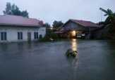 Rumah Terendam Banjir, Warga Sialang Munggu Diungsikan ke Musala