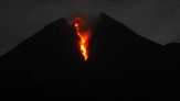 Gunung Merapi Luncurkan Lima Kali Guguran Lava