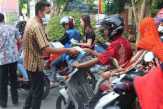 Cegah Gangguan Kesehatan Akibat Asap Diskes Inhil Bagikan Masker