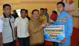 Serahkan bonus atlet, Ini pesan Bupati Bengkalis