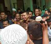 Hadiri Sidang Perdana, Seratusan Warga Rohul Berharap Suparman Tetap Bupati