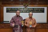 Bank Riau Kepri Dianugerahi 4 Award Nasional Pada APBI VI 2017