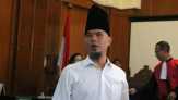 Usai Sidang, Ahmad Dhani Berkalung Serban Peninggalan Gus Dur