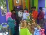 Bupati Rohil Dampingi Gubri Tinjau Stand Bazar MTQ XXXIV Riau di Siak