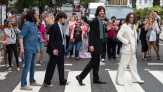 Melintas di Abbey Road, PM David Cameron Dihujani Kritik