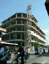 Tak Dilengkapi Jaring Safety, Pembangunan Hotel Indobaru Selatpanjang Membahayakan Warga