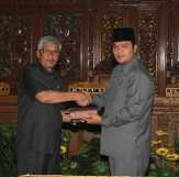 APBD-P Kuansing 2015 Disahkan Rp1,6 Triliyun, Bupati Berharap Realisasi Pembangunan Lebih Cepat