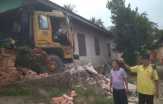 Warga Masih Tahan Truk Kontainer yang Tabrak Rumah di Dumai