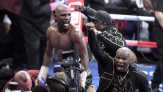 Mayweather 'KO' Saat Lawan Pebasket	