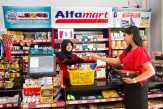 Ada Masalah Daya Beli: Laba Alfamart Anjlok, MAP Kinclong