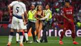 Fan Mengaku Dibayar Rekam Aksi Kinsey di Laga Liverpool