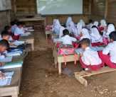 Berlantai Tanah, Perusahaan dan Pemerintah Tak Merespon Kondisi SDN 006 Kepenuhan