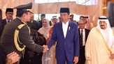 Berebut Cap 'Paling Islam' di Balik Umrah Jokowi dan Sandiaga