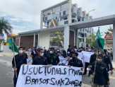 Mahasiswa Desak Kajati Riau Tuntaskan Korupsi di Siak