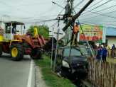 Mobil Dinas Pemkab Bengkalis Tabrak Pagar Besi di Pakning
