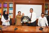 Bupati Bengkalis menandatangani MoU dengan Rektor Prof Dr H Munzir Hitami MA, di Gedung Rektorat UIN