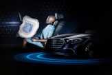 Airbag Penumpang Belakang Mercedes-Benz, Perdana di Dunia