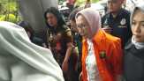 Dilimpahkan ke Kejari Jaksel, Ratna Sarumpaet Lempar Senyum