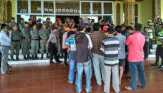 Pendemo Pertanyakan Pengelolaan Parkir Dishub Pelalawan