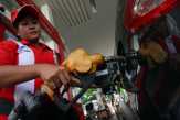 Harga Minyak Anjlok, Pertamina Tetap Rugi Jual Premium