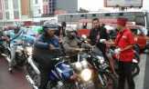 DPD-PDIP Provinsi Riau Bagikan Takjil