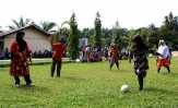 Meriahkan HUT RI ke-71, Ibu PKK Bangun Purba, Rohul Tanding Futsal Pakai Daster