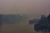 Kabut Asap 'Telan' Jembatan Siak IV