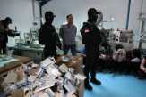 Raup Rp200 Juta Sehari Pabrik Masker Corona Ilegal Digerebek