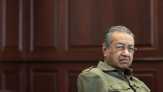 Terima Politikus Pembelot UMNO, Mahathir Dianggap Berkhianat