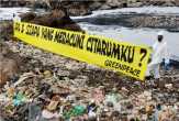 Kemarau, Warga Bandung Pakai Air Sungai Berlimbah