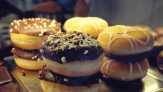 Cerita di Balik Tumpukan Donat Tertinggi di Dunia