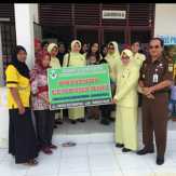 Kajari dan Ketua Ikatan Adhyaksa Darma Karini Wilayah Rohil Kunjungi Posyandu dan Panti Asuhan