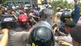 Kericuhan Demo di Mapolres Meranti Berujung Maut, 1 Warga Tewas