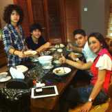 Maia Estianty Sahur dengan Al, El, dan Dul