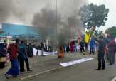 Mahasiswa Demo di Depan Kantor Bupati Bengkalis