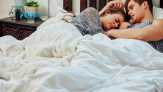 Tidur Bermesraan Dapat Picu Kelumpuhan Otot