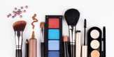 Bawa Peralatan 'Make Up' Saat Liburan, Simak Dulu Tipsnya